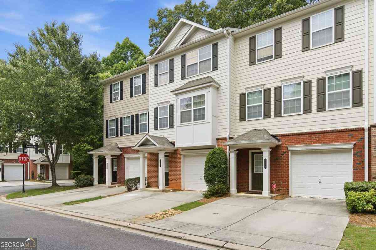 Townhouse For Rent - 6710 Stoneleigh Way<br/> Mableton, GA 30126