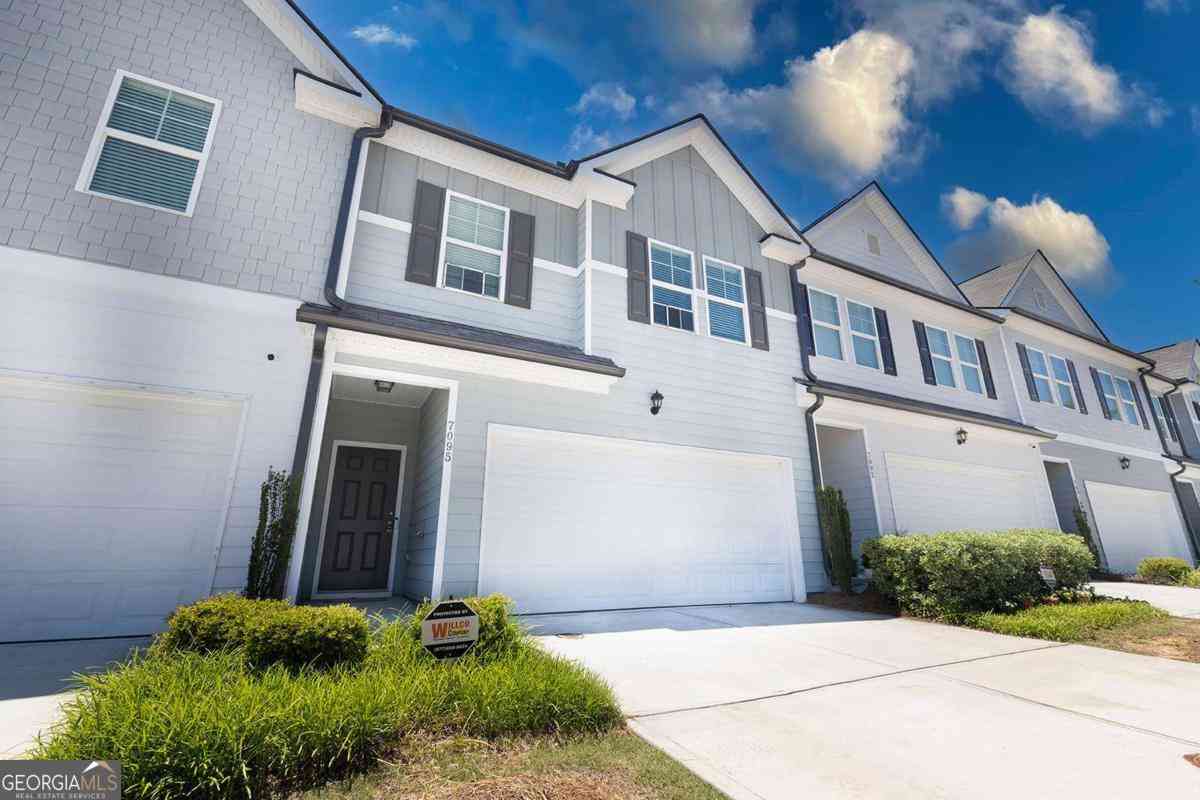 Townhouse For Rent - 7095 Gladstone Circle<br/> Lithonia, GA 30038