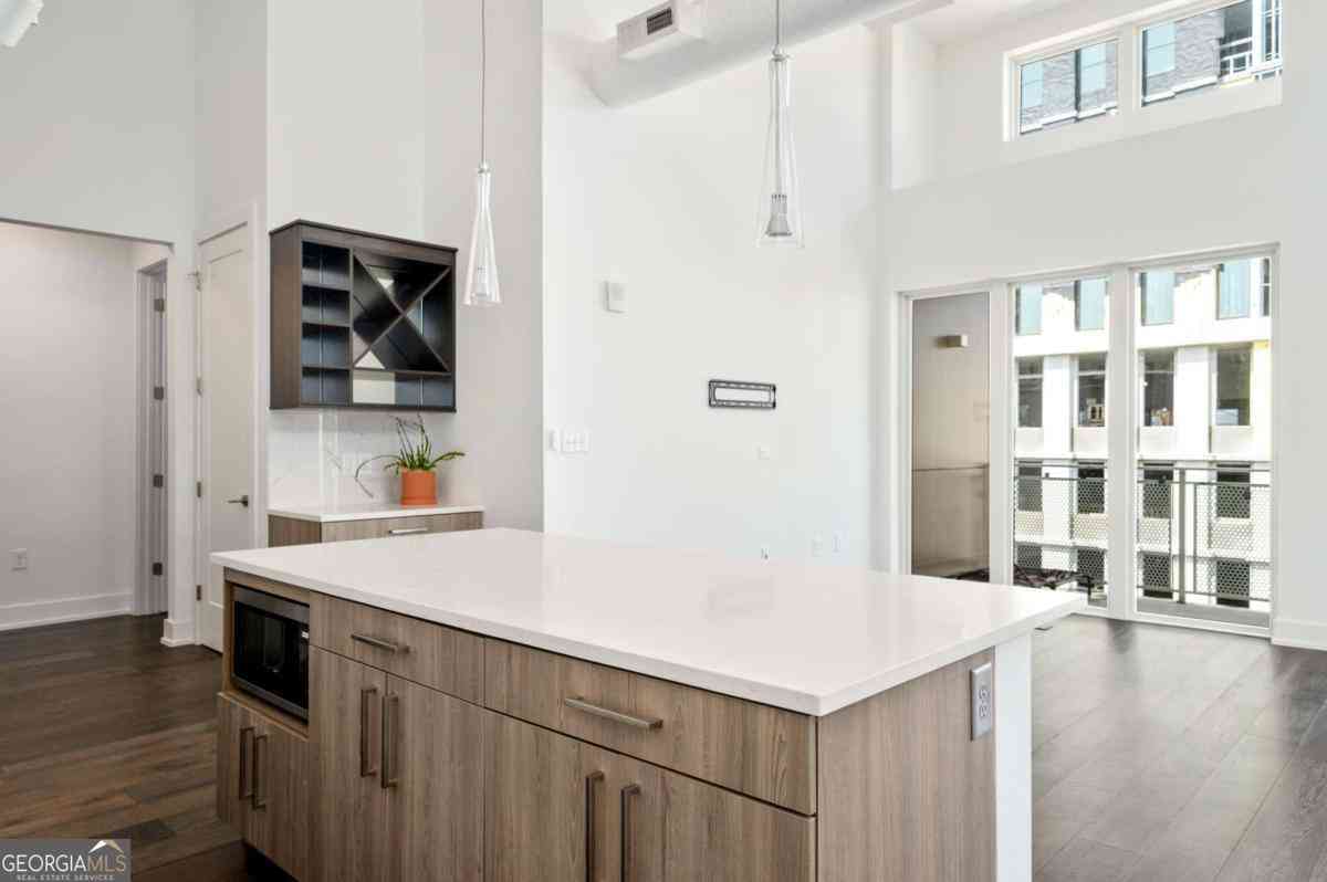 Condo For Rent - 775 Juniper Street NE #605<br/> Atlanta, GA 30308
