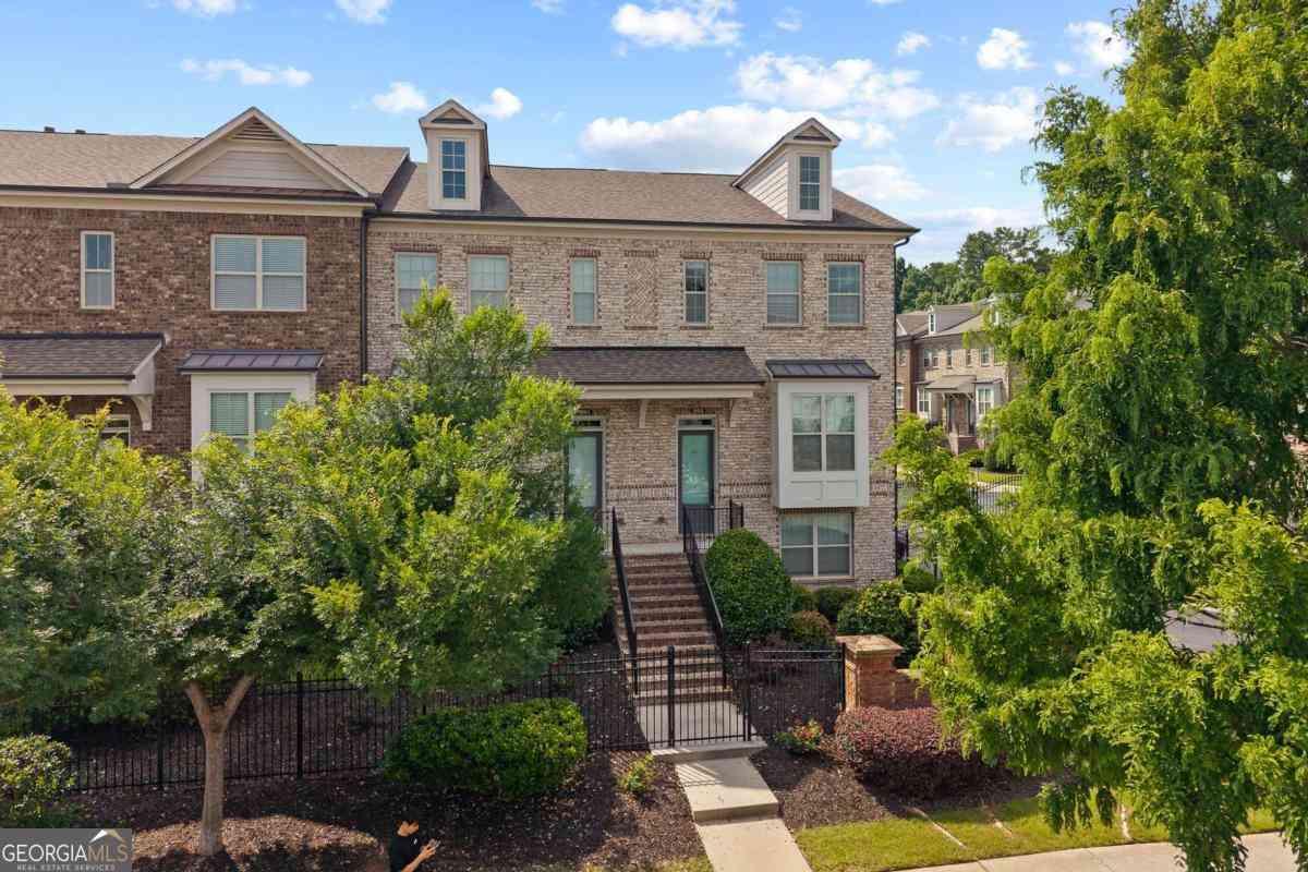 Townhouse For Rent - 1098 Township Square<br/> Alpharetta, GA 30022