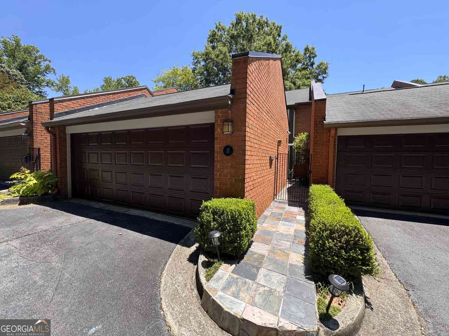 Townhouse For Rent - 17 Willow Glen NE<br/> Atlanta, GA 30342