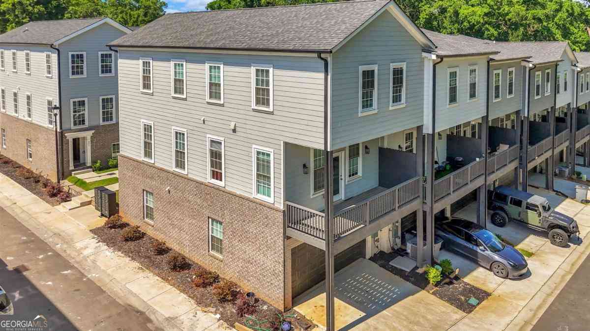 Townhouse For Rent - 3165 Dogwood Drive #108<br/> Fulton County, Hapeville, GA 30354