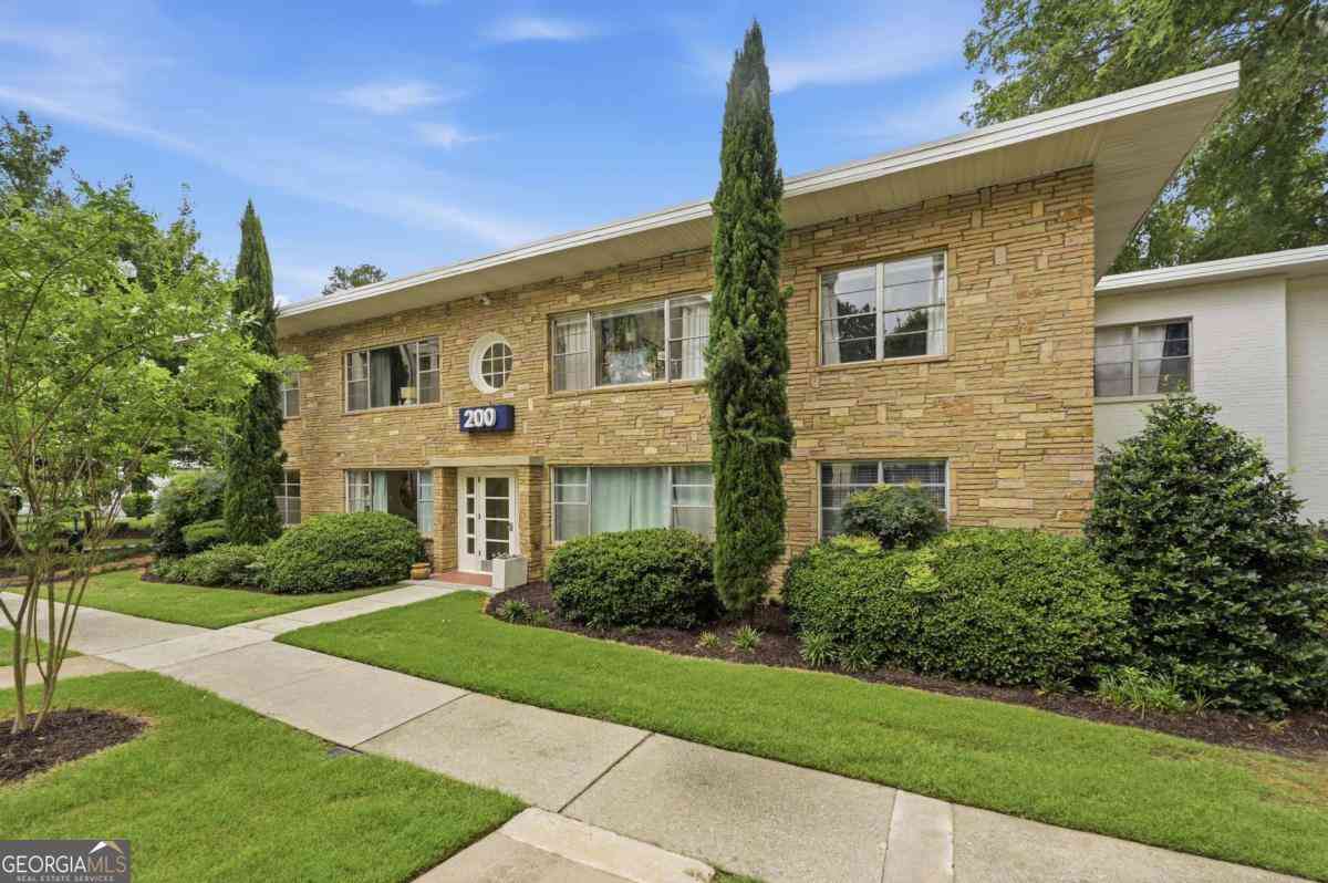 Condo For Rent - 2240 Cheshire Bridge Road NE #205<br/> Atlanta, GA 30324