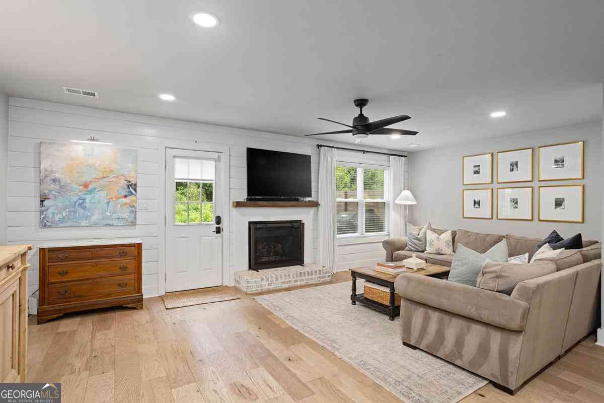 Townhouse For Rent - 1185 Jamestowne Trail<br/> Alpharetta, GA 30009