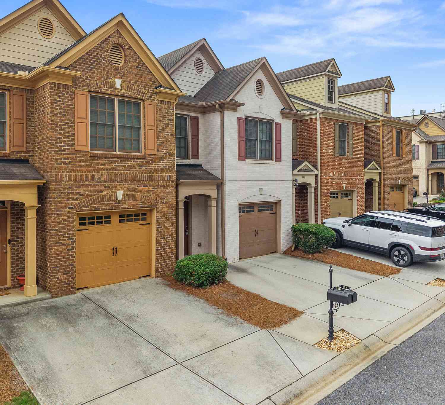 Townhouse For Rent - 318 Knelston Oak Drive<br/> Suwanee, GA 30024