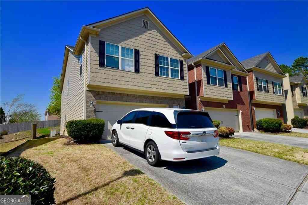 Townhouse For Rent - 2150 Waterford Park Drive<br/> Lawrenceville, GA 30044
