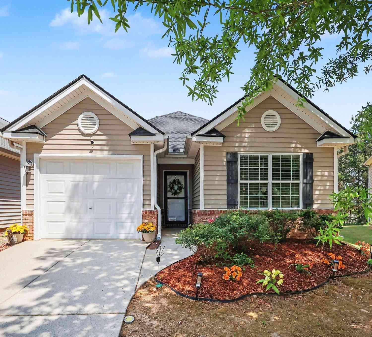 Townhouse For Rent - 6390 Shadow Square<br/> Lithonia, GA 30058
