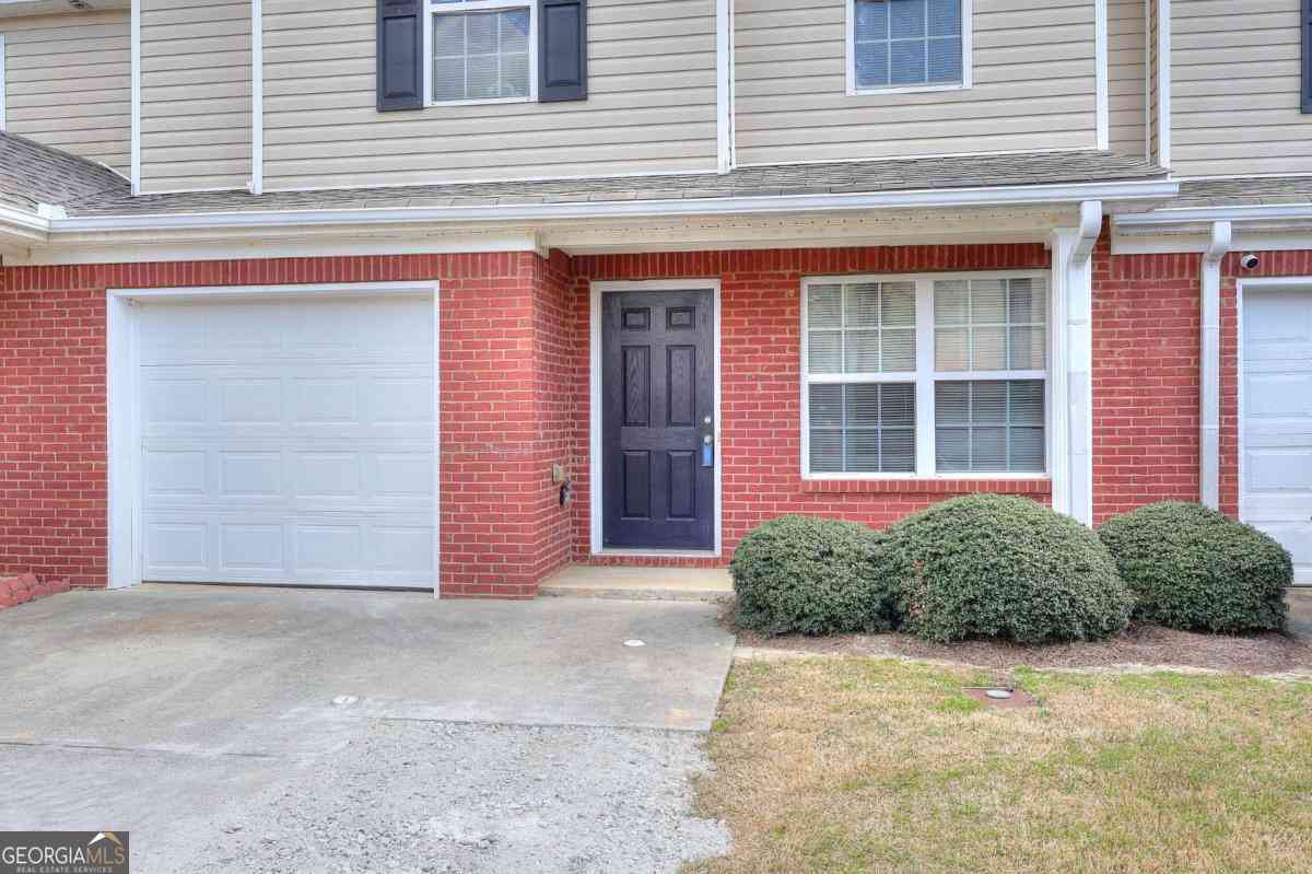 Townhouse For Rent - 453 Tara Commons Circle<br/> Loganville, GA 30052
