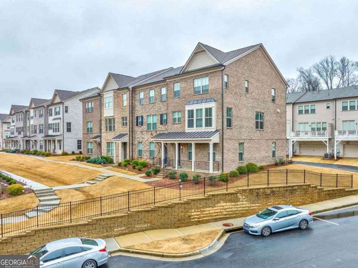 Townhouse For Rent - 2510 Great Silver Fi Alley<br/> Dekalb County, Doraville, GA 30360