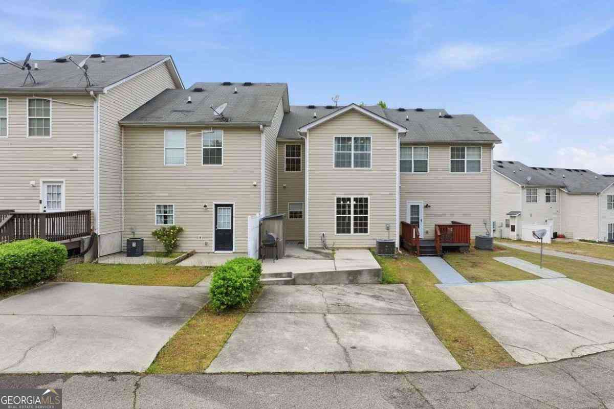 Townhouse For Rent - 166 Odyssey<br/> Conyers, GA 30012