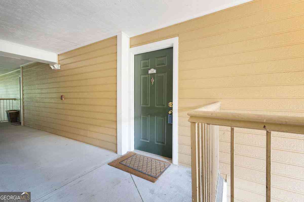Condo For Rent - 232 Bentley Place<br/> Dekalb County, Tucker, GA 30084