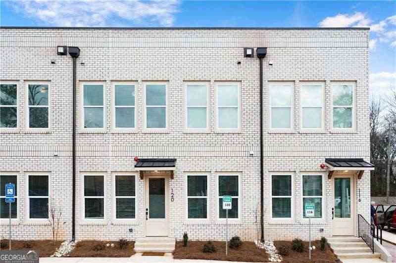 Townhouse For Rent - 9040 Main Street #116<br/> Cherokee County, Woodstock, GA 30188