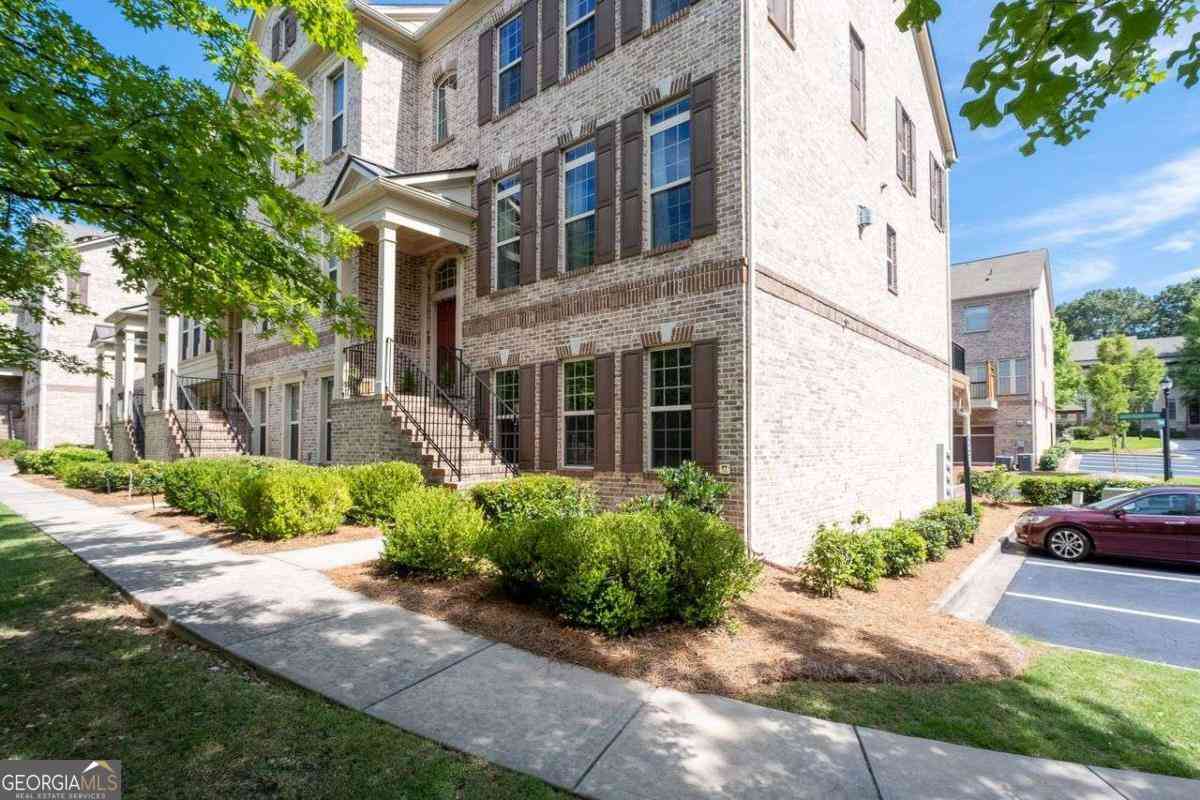 Townhouse For Rent - 1034 East Paces Chas NE<br/> Atlanta, GA 30326