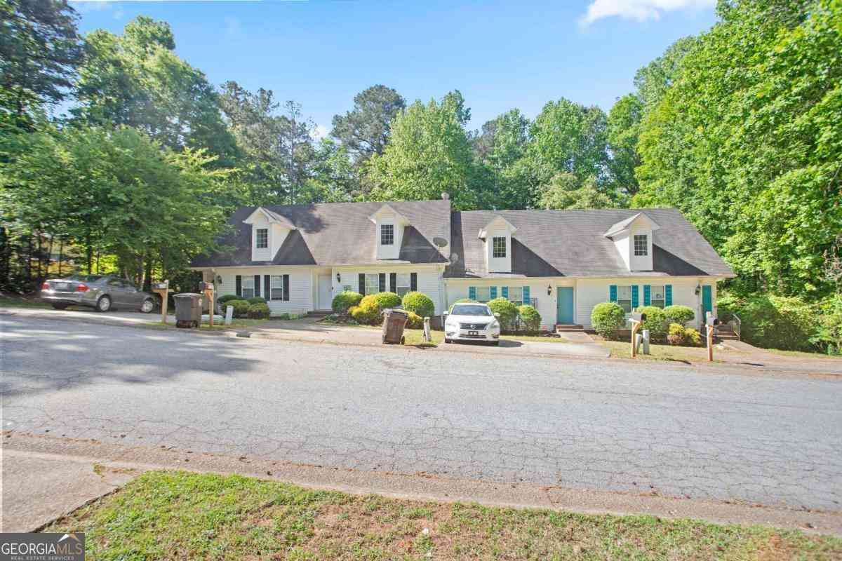 Townhouse For Rent - 6712 Lakewood Drive<br/> Douglasville, GA 30135
