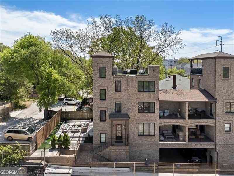 Townhouse For Rent - 631 Boulevard NE<br/> Atlanta, GA 30308