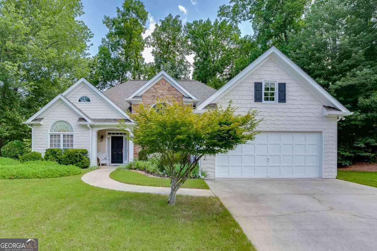 Homes For Rent - 6440 Deep Woods Court<br/> Flowery Branch, GA 30542