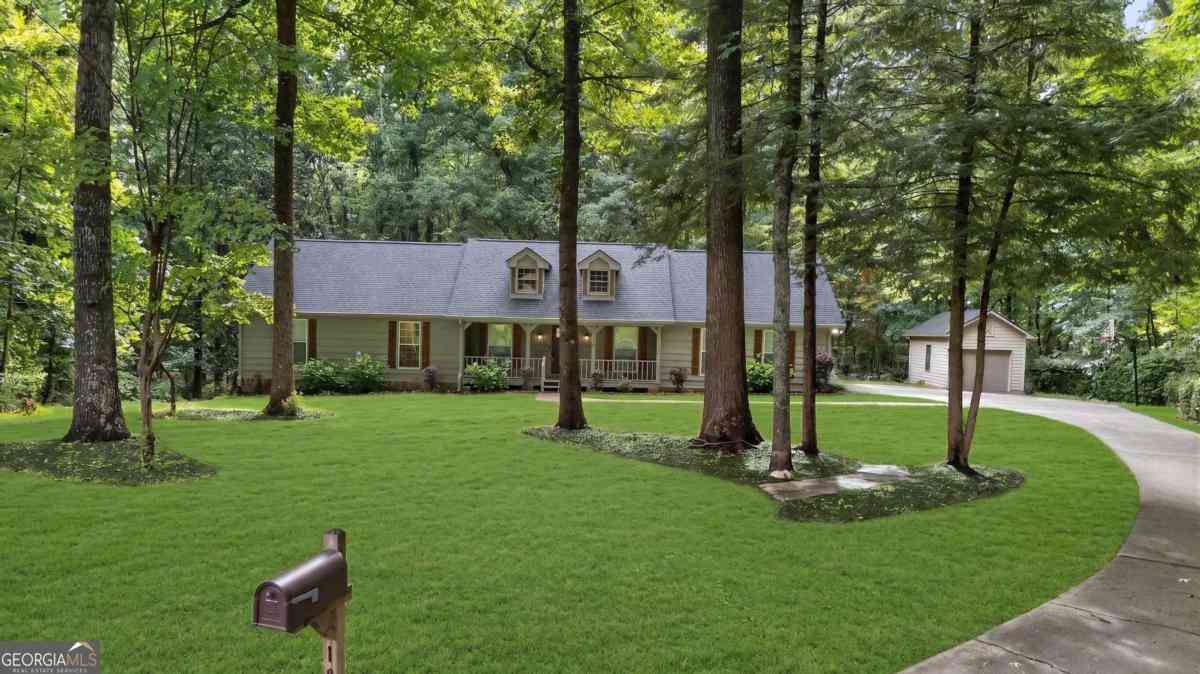 Homes For Rent - 1955 Branchwood Court<br/> Snellville, GA 30078