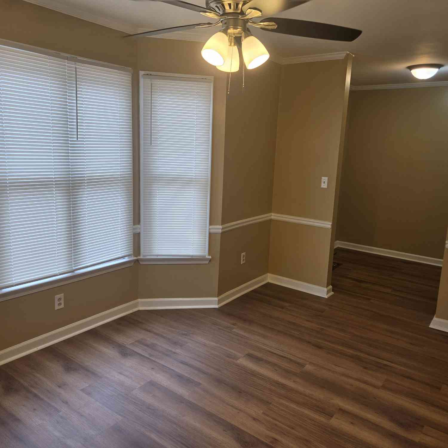 Townhouse For Rent - 5595 Wells Circle<br/> Stone Mountain, GA 30087