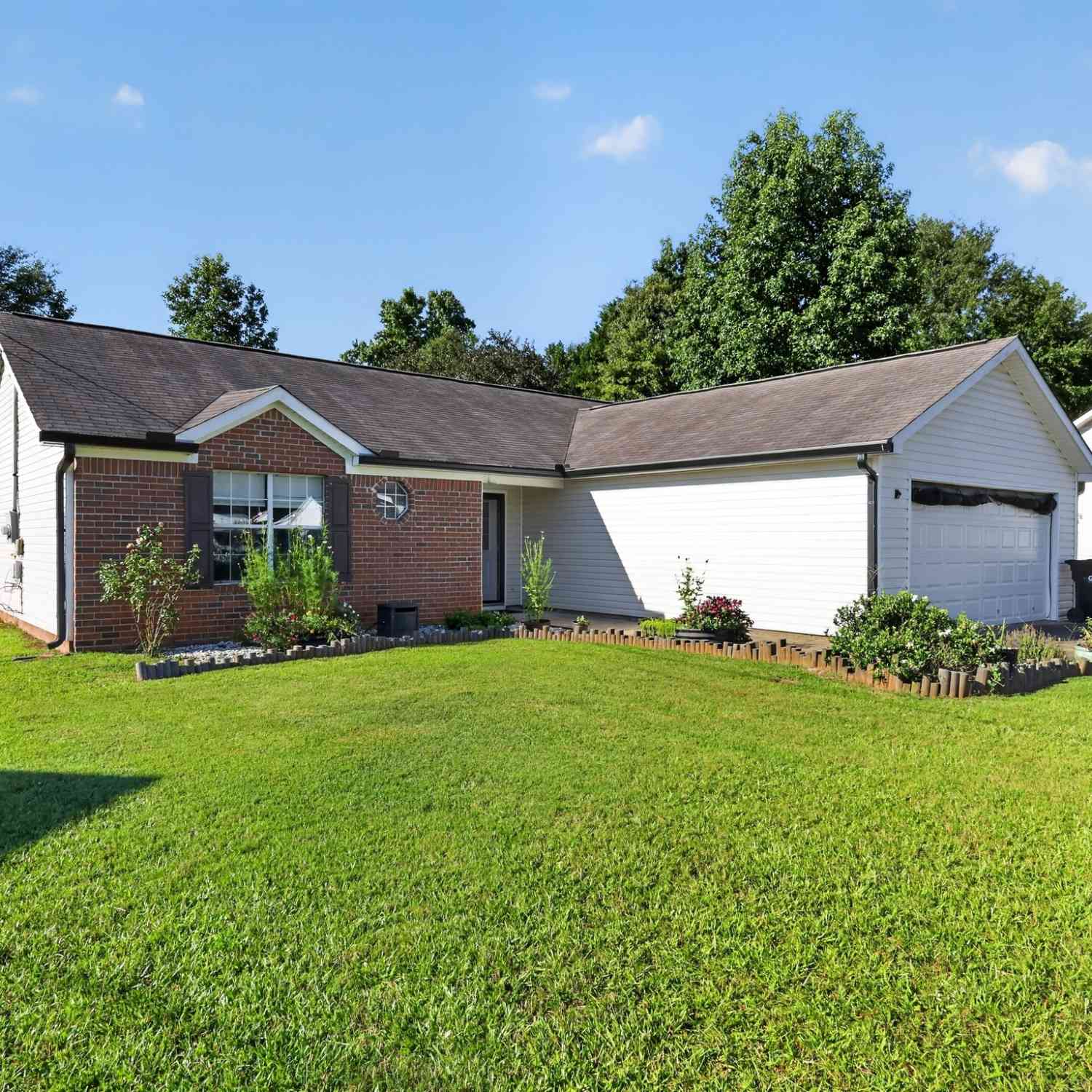 Homes For Rent - 22 Canterbury Drive<br/> Grantville, GA 30220