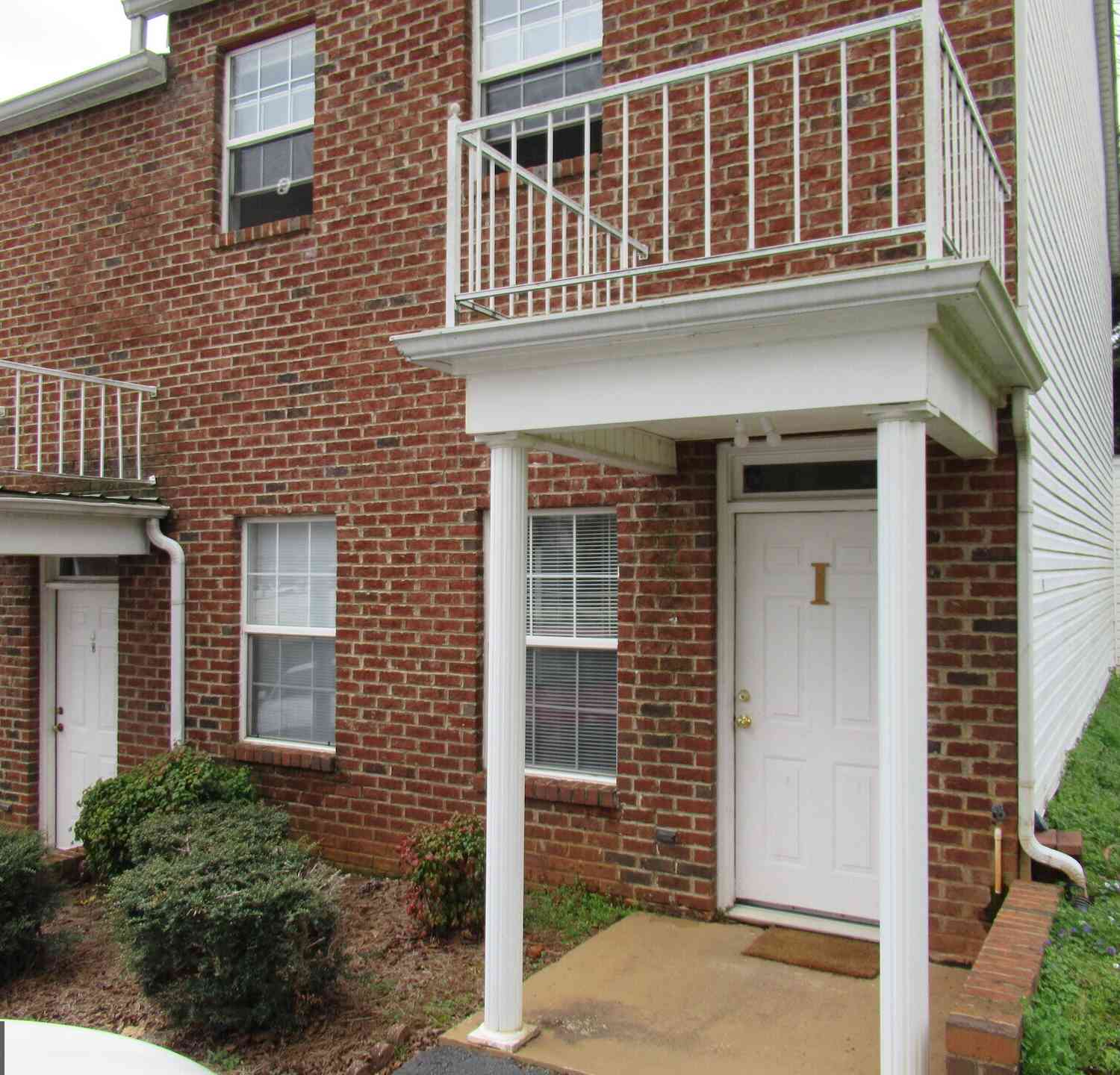 Townhouse For Rent - 110 Mechanic Street #APT I<br/> Dahlonega, GA 30533