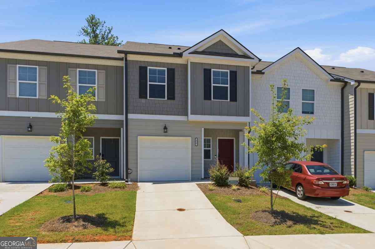 Townhouse For Rent - 330 Regent Park<br/> Hoschton, GA 30548