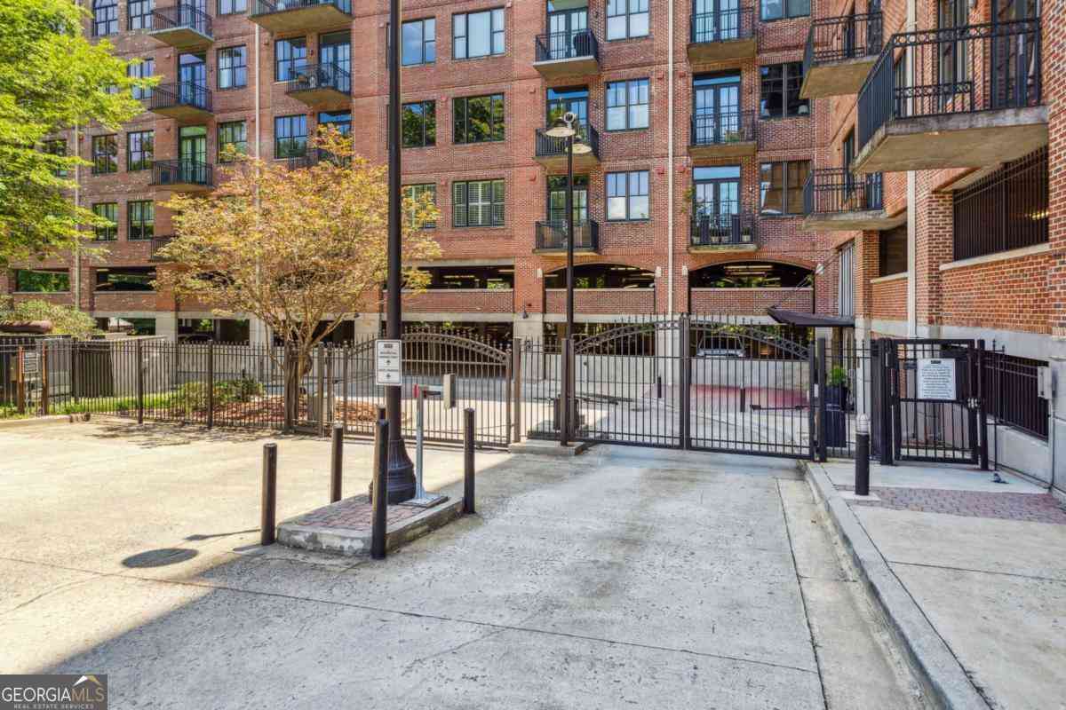 Condo For Rent - 3235 Roswell Road NE #821<br/> Fulton County, Atlanta, GA 30305