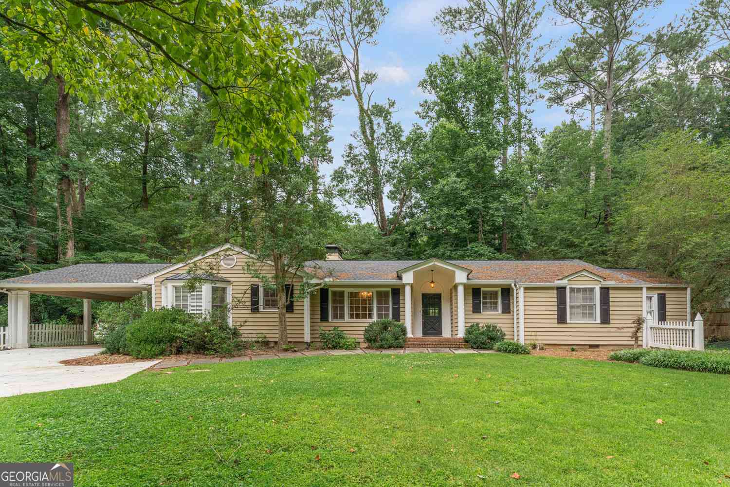 Homes For Rent - 2986 Mornington Drive NW<br/> Atlanta, GA 30327