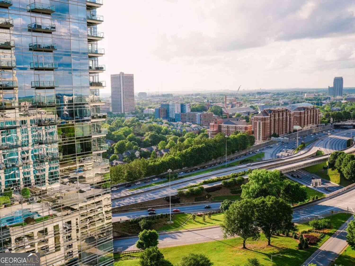 Condo For Rent - 400 W Peachtree Street NW #2006<br/> Atlanta, GA 30308