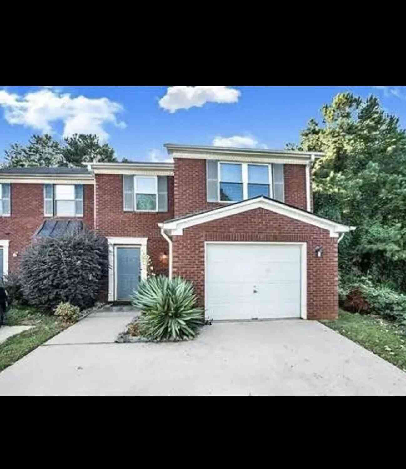 Townhouse For Rent - 5563 Windfall Lane<br/> Lithonia, GA 30058