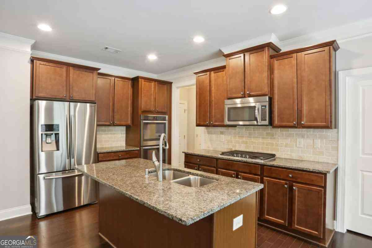 Homes For Rent - 1400 Roswell Manor Circle<br/> Roswell, GA 30076