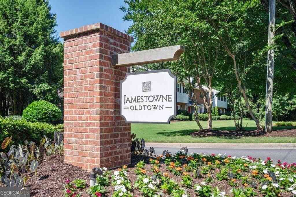 Townhouse For Rent - 2390 Newport Landing<br/> Alpharetta, GA 30009