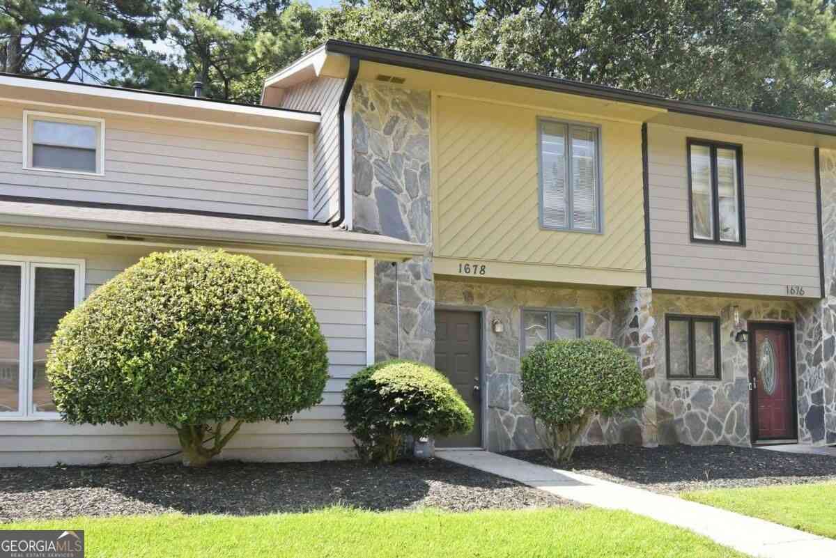Townhouse For Rent - 1678 Wynndowne Trail SE<br/> Smyrna, GA 30080