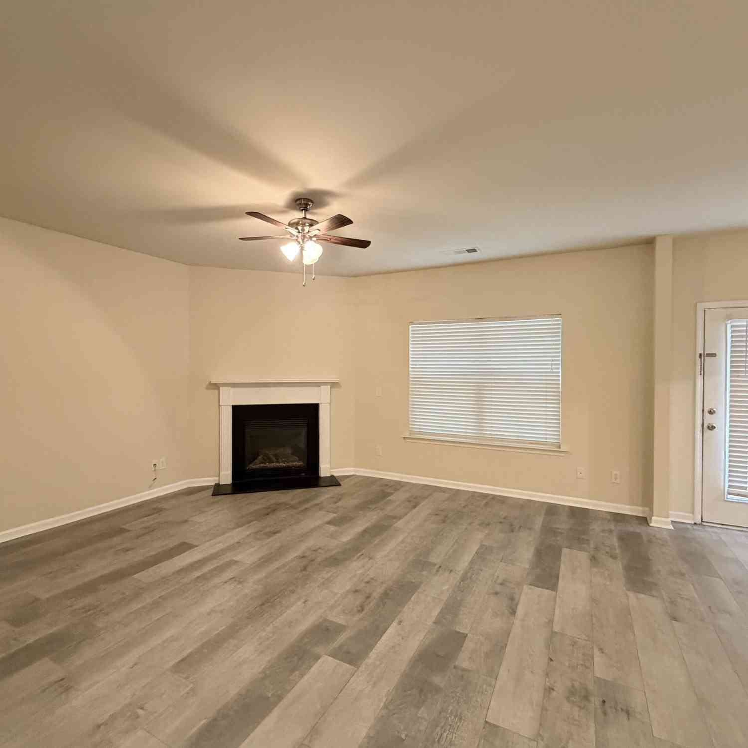 Townhouse For Rent - 220 Brookhaven Court<br/> Acworth, GA 30102