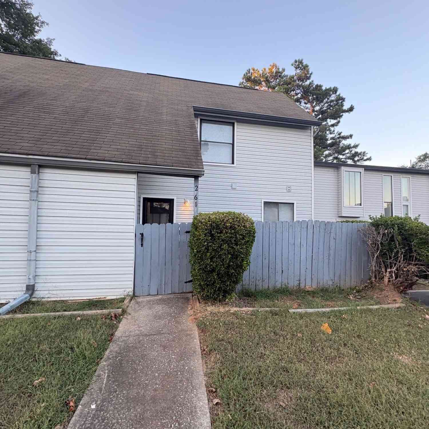 Townhouse For Rent - 261 Country Club Drive<br/> Clayton County, Jonesboro, GA 30238