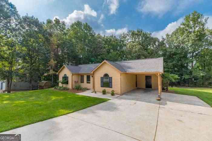 Homes For Rent - 4174 Warren Road<br/> Flowery Branch, GA 30542