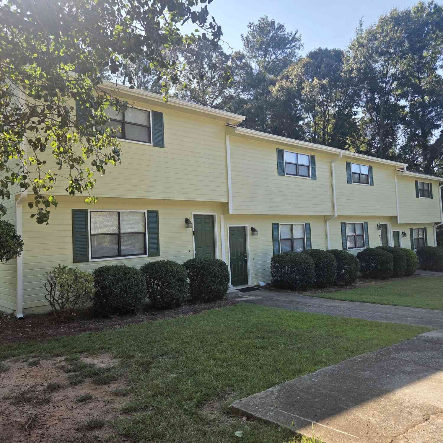 Townhouse For Rent - 8492 Pineland Drive<br/> Jonesboro, GA 30238