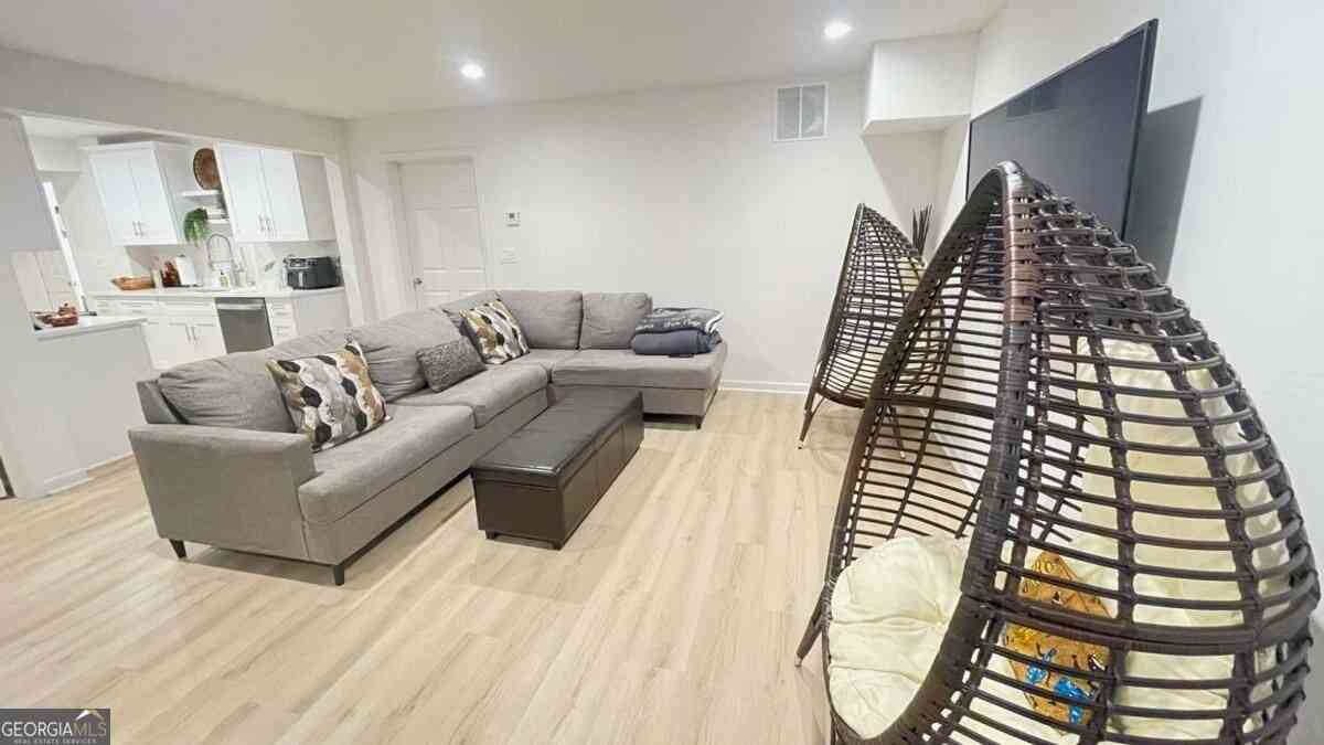 Apartment For Rent - 3230 Centerglen Lane #BASEMENT<br/> Forsyth County, Cumming, GA 30040
