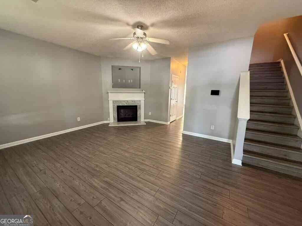 Townhouse For Rent - 1759 Glen View Way<br/> Hampton, GA 30228
