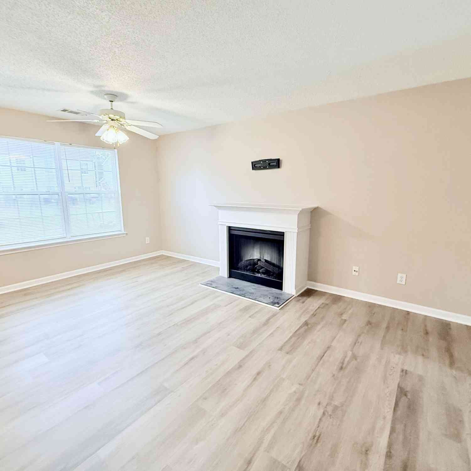 Townhouse For Rent - 7234 April Court<br/> Clayton County, Morrow, GA 30260