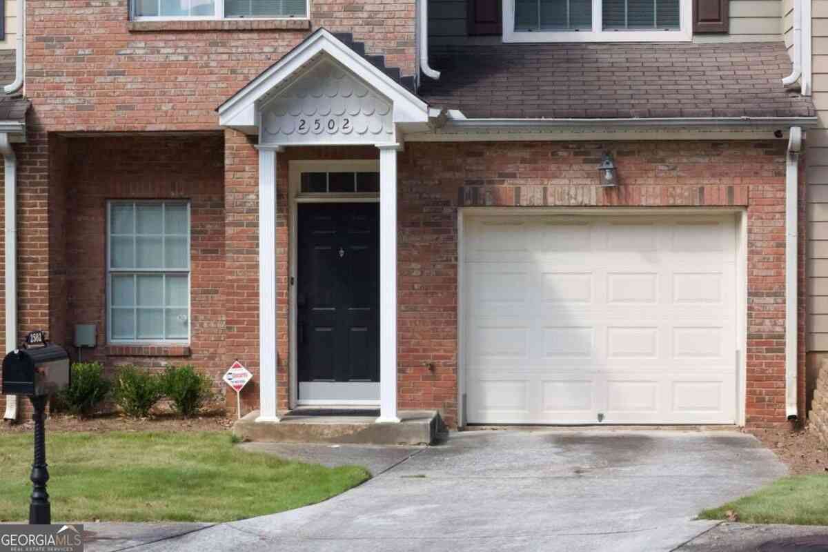 Townhouse For Rent - 2502 Laurel Circle NW<br/> Atlanta, GA 30311