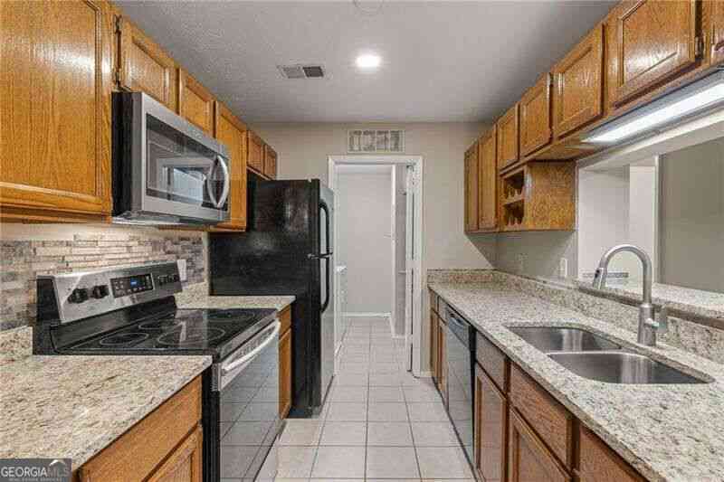 Condo For Rent - 408 Warm Springs Circle<br/> Roswell, GA 30075