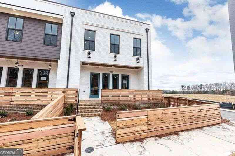 Townhouse For Rent - 906 Farmstead Road<br/> Suwanee, GA 30024