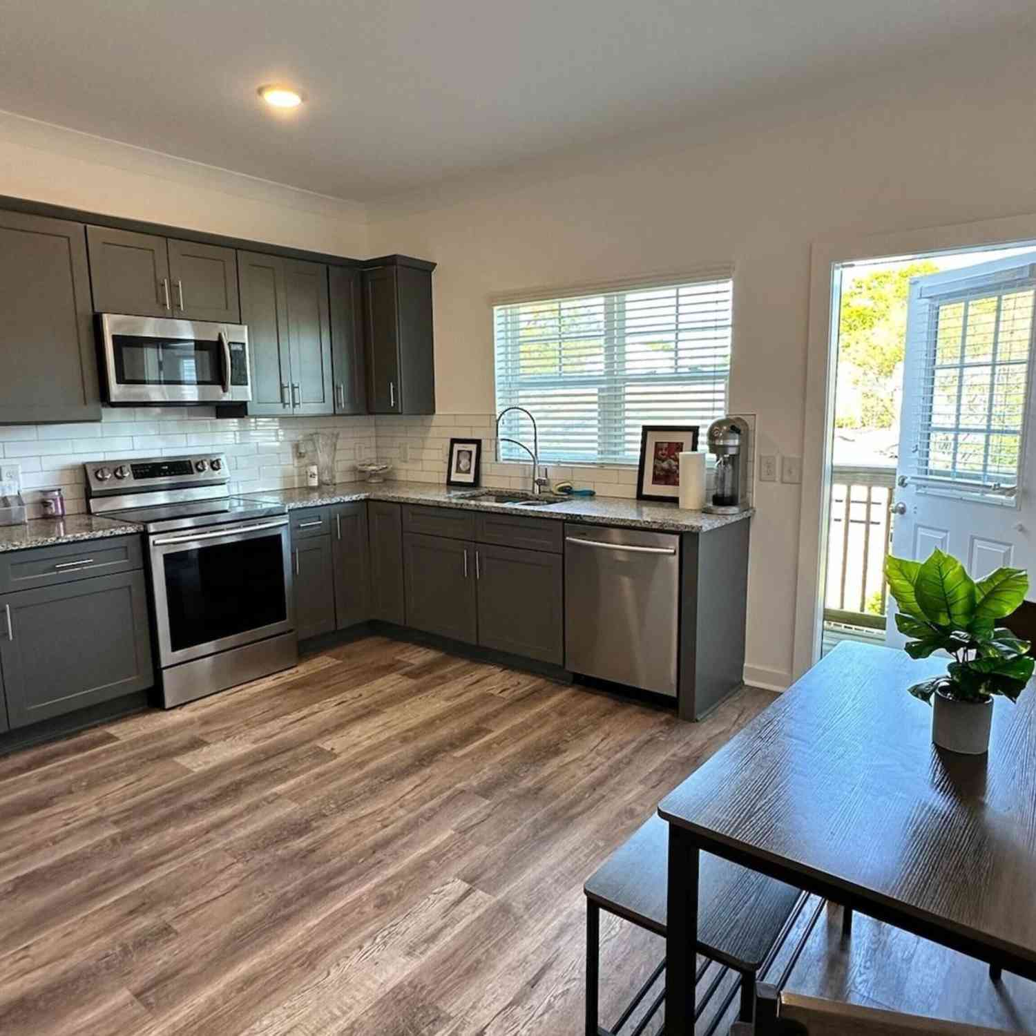 Townhouse For Rent - 2041 Ocean Drive NW<br/> Fulton County, Atlanta, GA 30318
