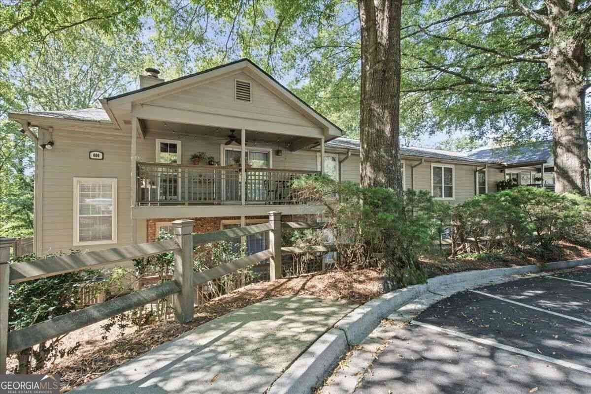 Condo For Rent - 2901 Lenox Road NE #603<br/> Atlanta, GA 30324