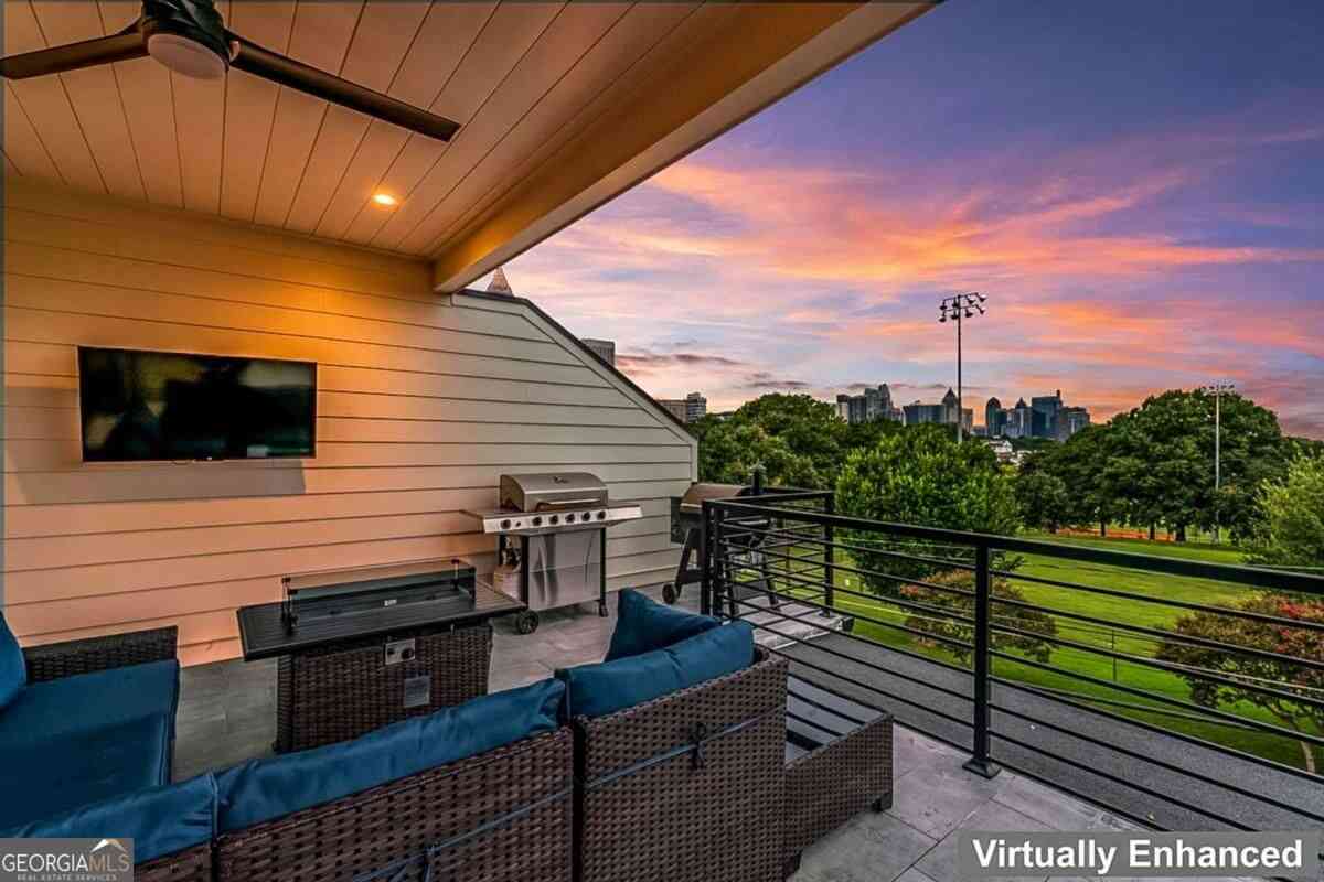 Townhouse For Rent - 337 Pine Street NE #B<br/> Atlanta, GA 30308