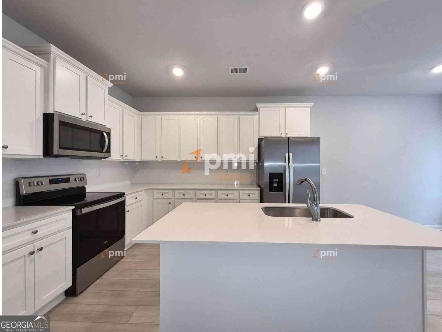 Townhouse For Rent - 439 Payne Drive<br/> McDonough, GA 30253