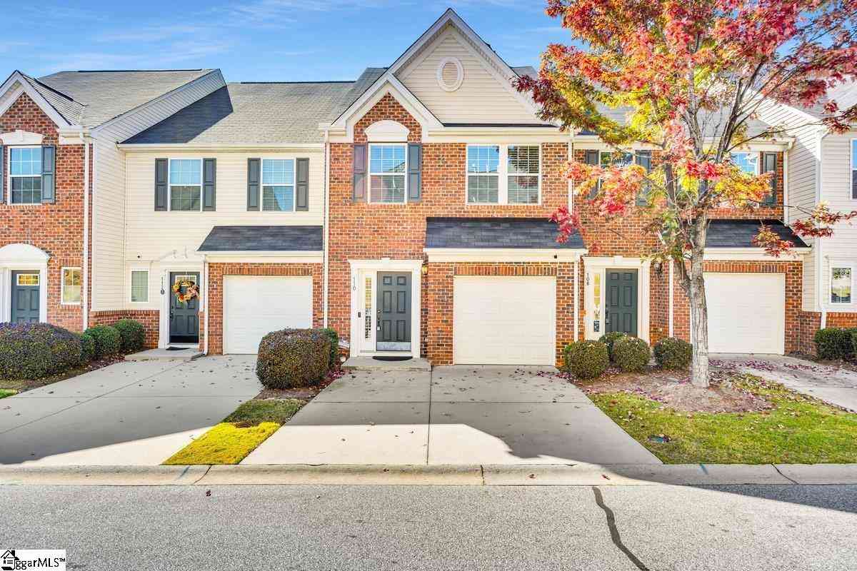 Townhouse For Sale - 110 Awendaw<br/> Greenville, SC 29607