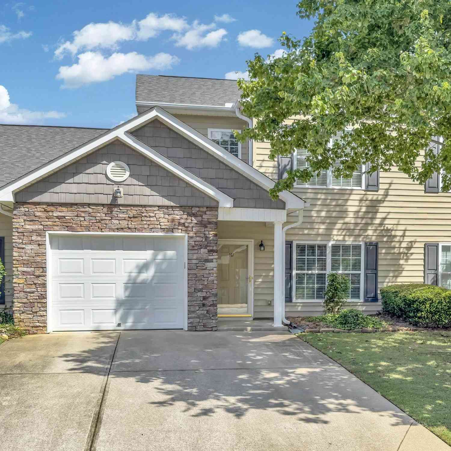 Townhouse For Sale - 147 Trailside<br/> Greenville, SC 29607