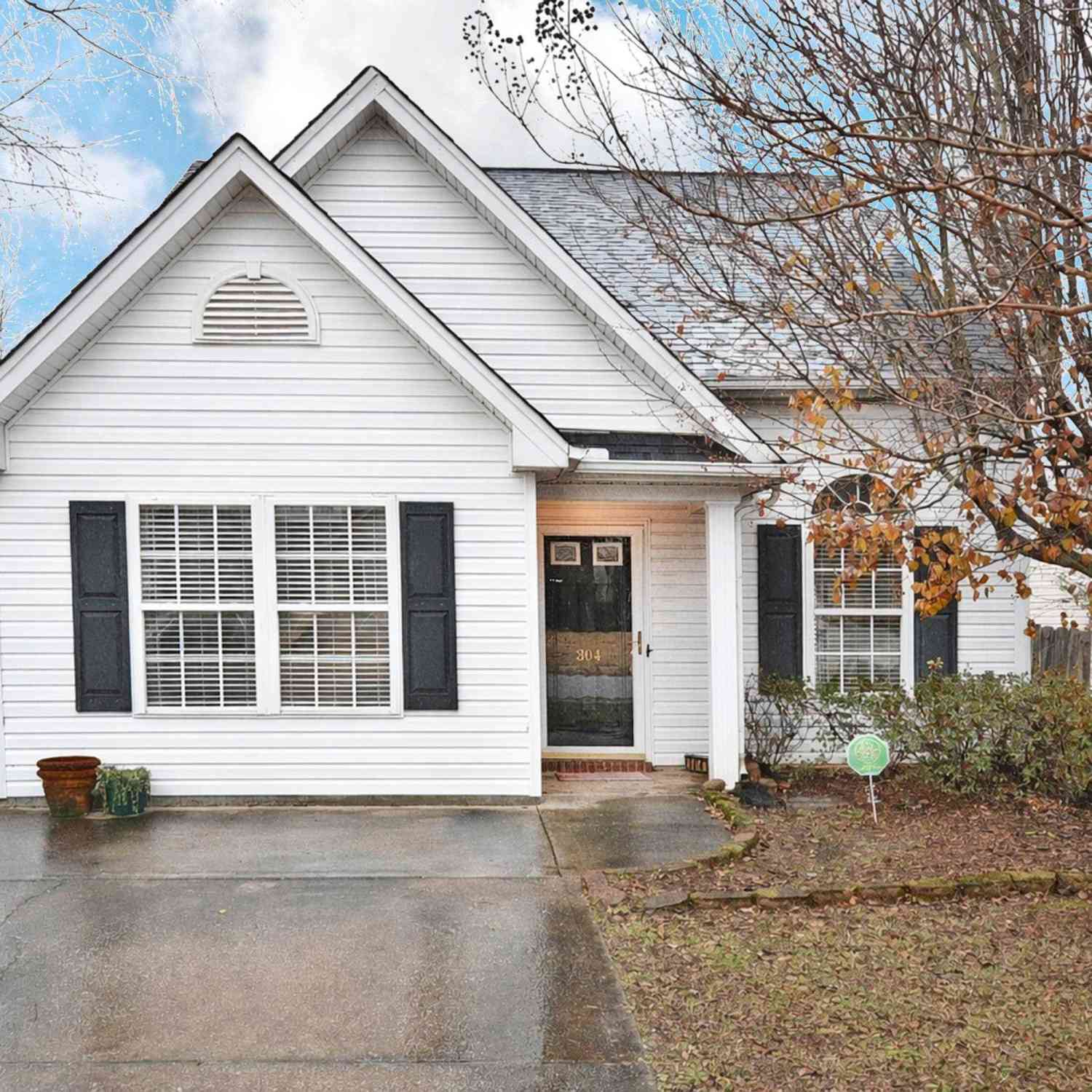 Homes For Sale - 304 Glenlea<br/> Greenville, SC 29617