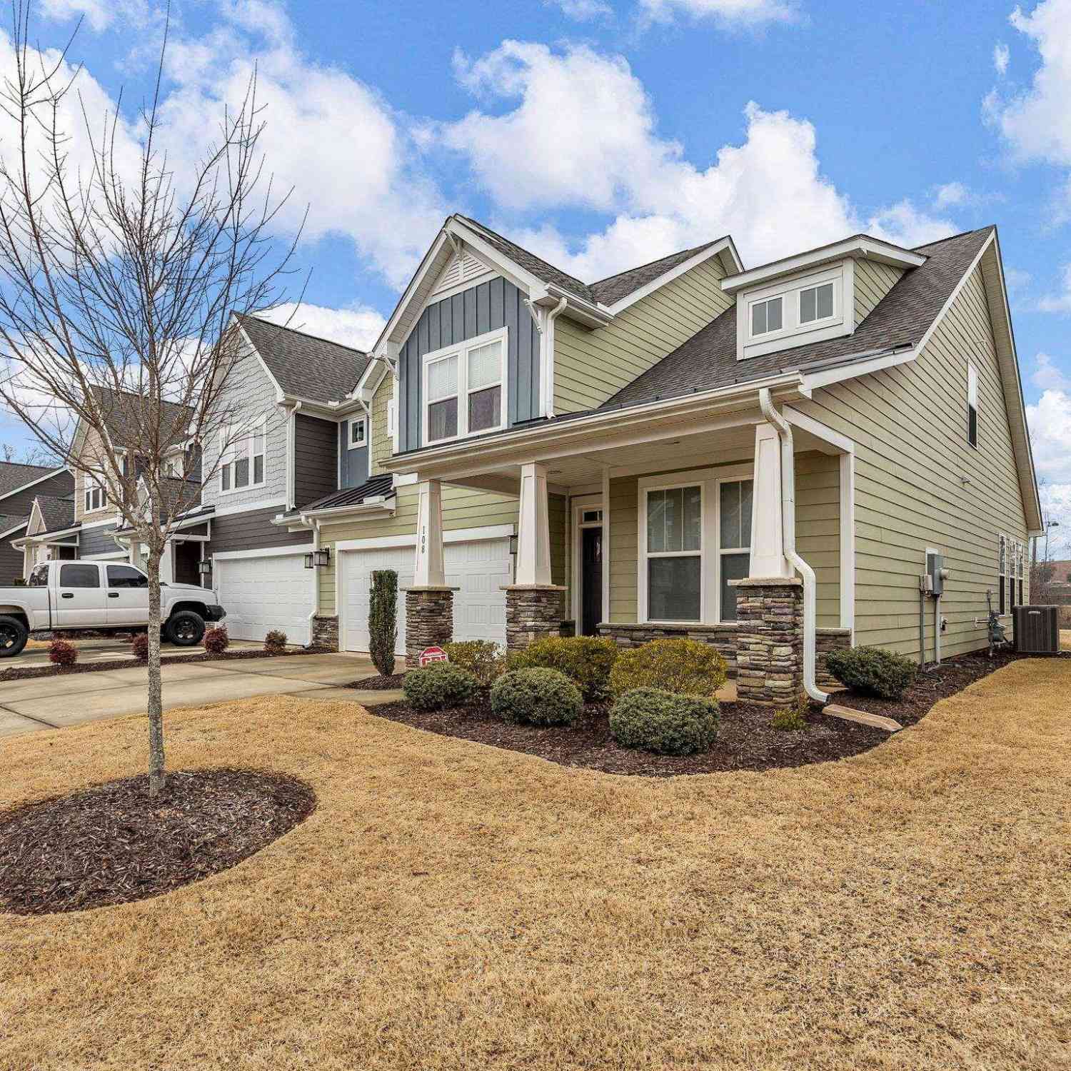 Townhouse For Sale - 108 Parkland<br/> Greenville, SC 29607
